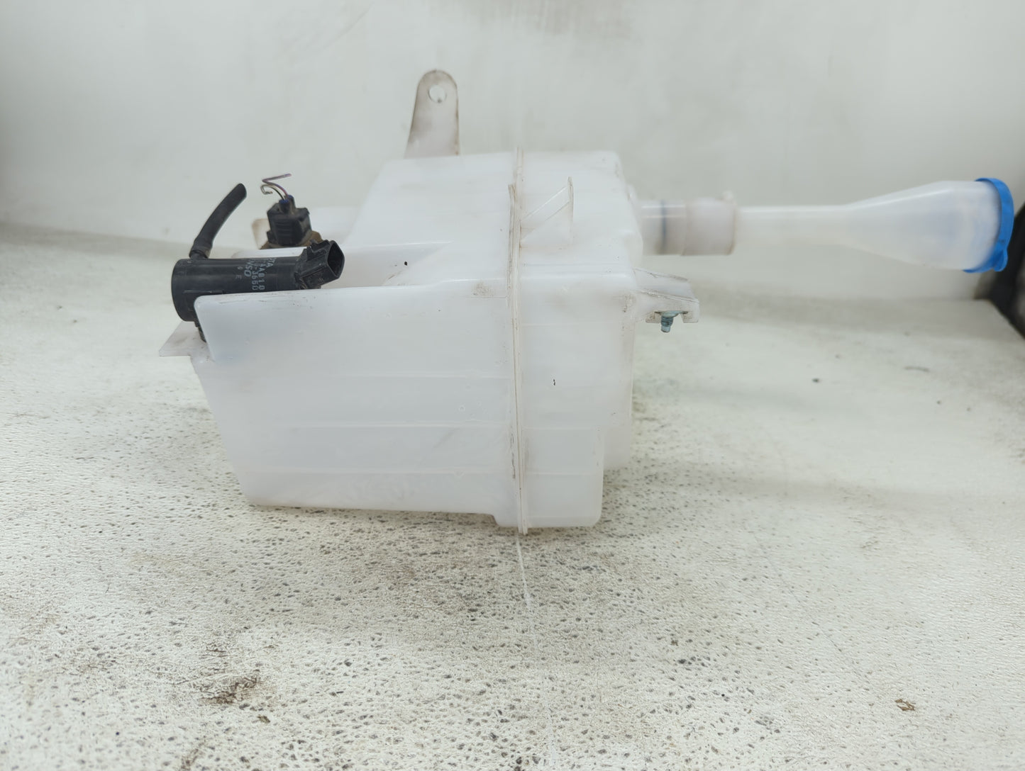2002-2006 Toyota Camry Windshield Washer Fluid Reservoir Bottle Oem - Oemusedautoparts1.com