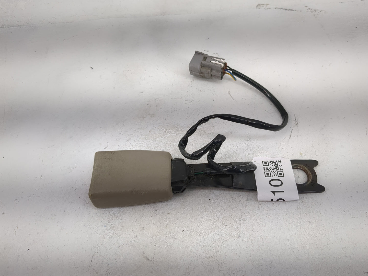 2003 Toyota Camry Driver Seatbelt Buckle Tan - Oemusedautoparts1.com