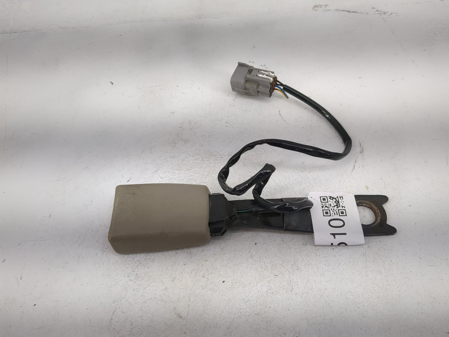 2003 Toyota Camry Driver Seatbelt Buckle Tan - Oemusedautoparts1.com
