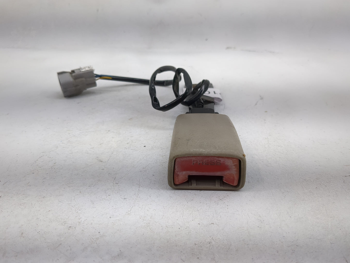 2003 Toyota Camry Driver Seatbelt Buckle Tan - Oemusedautoparts1.com