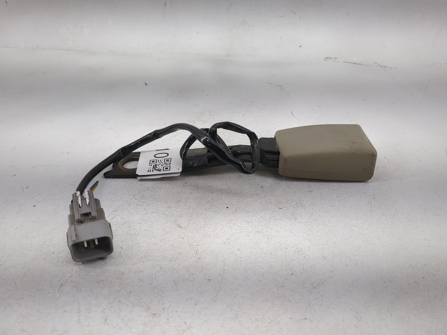 2003 Toyota Camry Driver Seatbelt Buckle Tan - Oemusedautoparts1.com