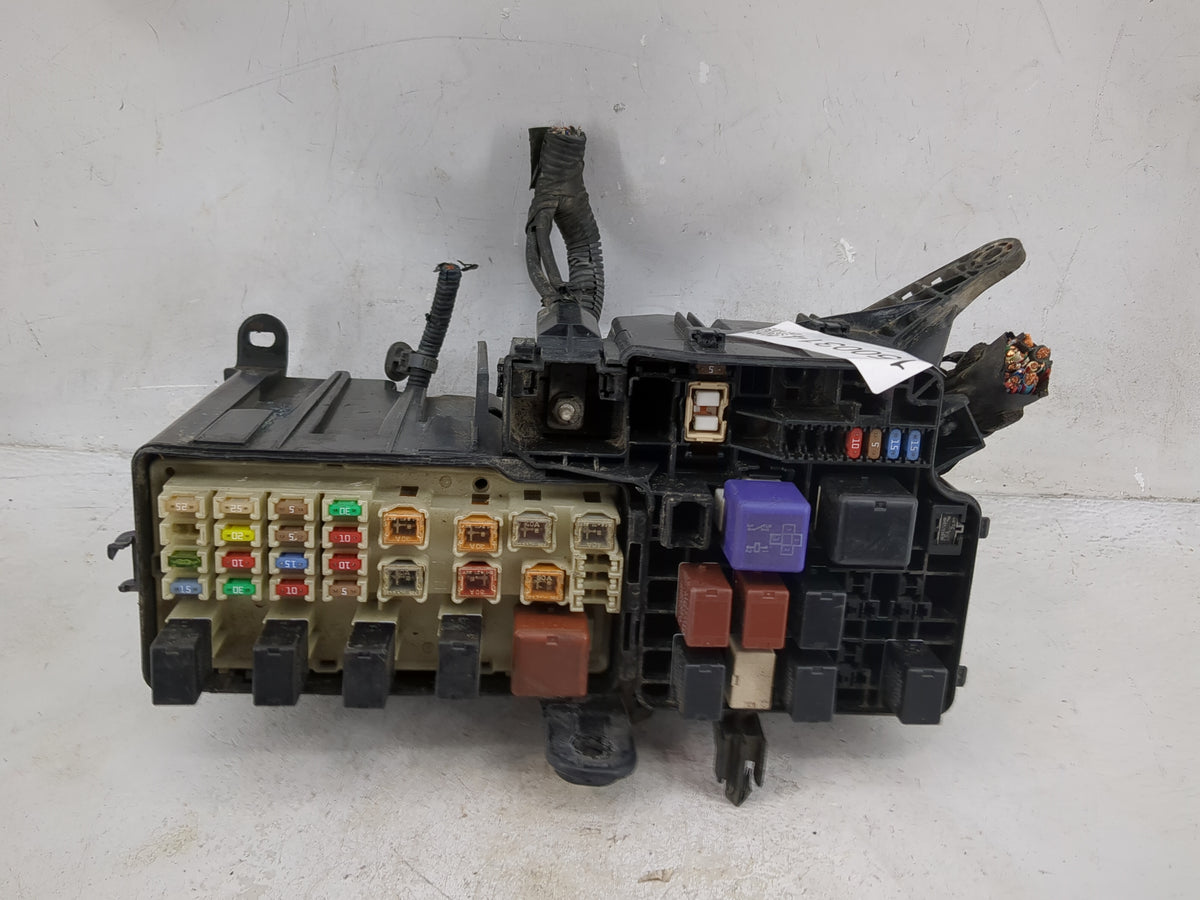 2003 Toyota Camry Fusebox Fuse Box Panel Relay Module Fits OEM Used Auto Parts - Oemusedautoparts1.com