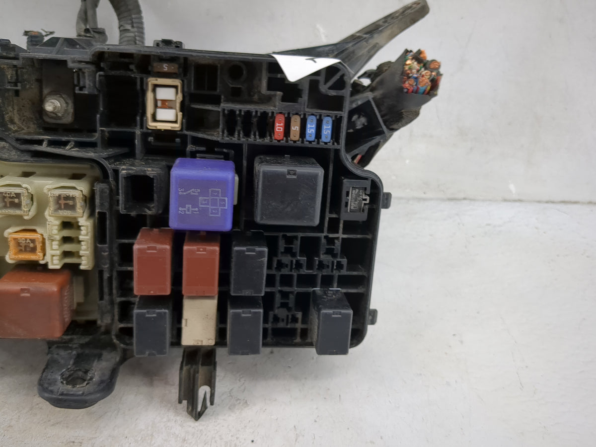 2003 Toyota Camry Fusebox Fuse Box Panel Relay Module Fits OEM Used Auto Parts - Oemusedautoparts1.com