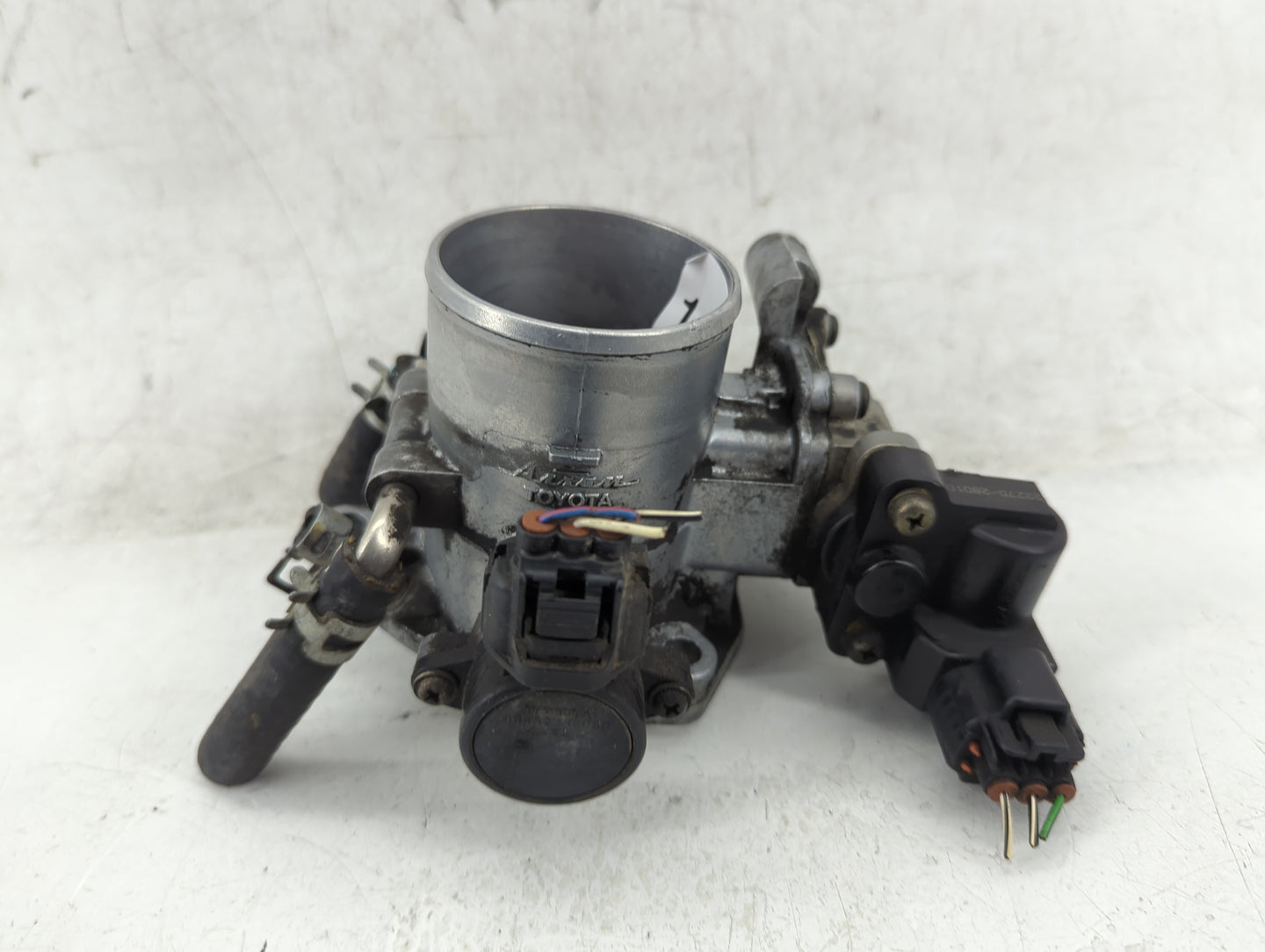 2001-2003 Toyota Highlander Throttle Body P/N:22270-28010 Fits Fits 2001 2002 2003 OEM Used Auto Parts - Oemusedautoparts1.c