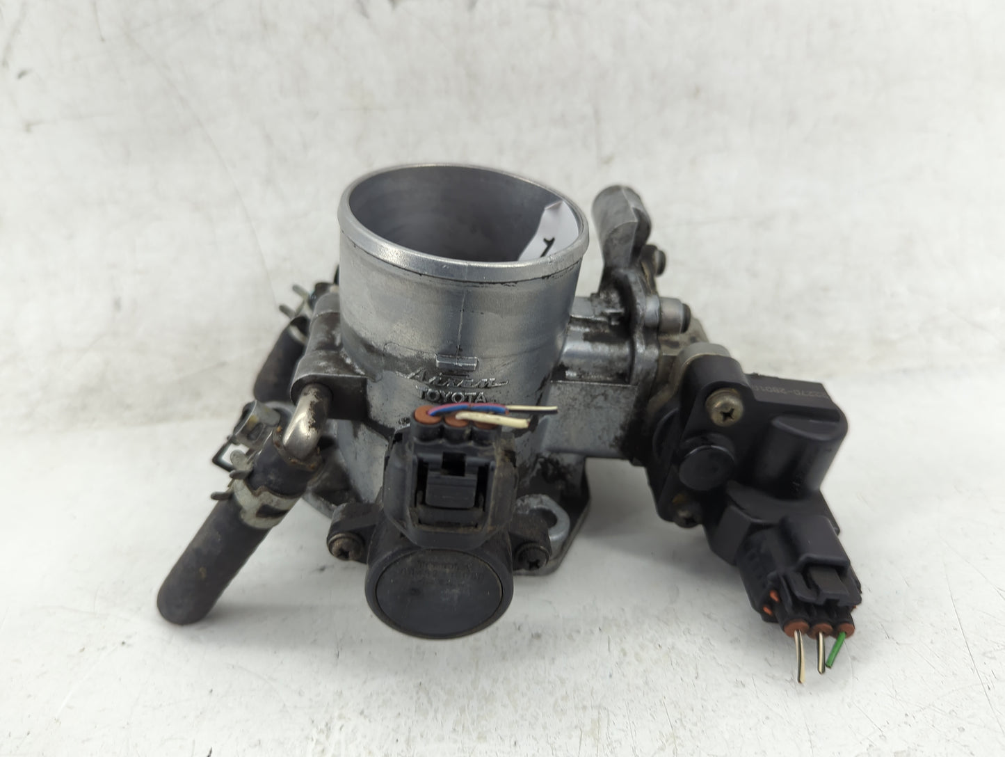 2001-2003 Toyota Highlander Throttle Body P/N:22270-28010 Fits Fits 2001 2002 2003 OEM Used Auto Parts - Oemusedautoparts1.c