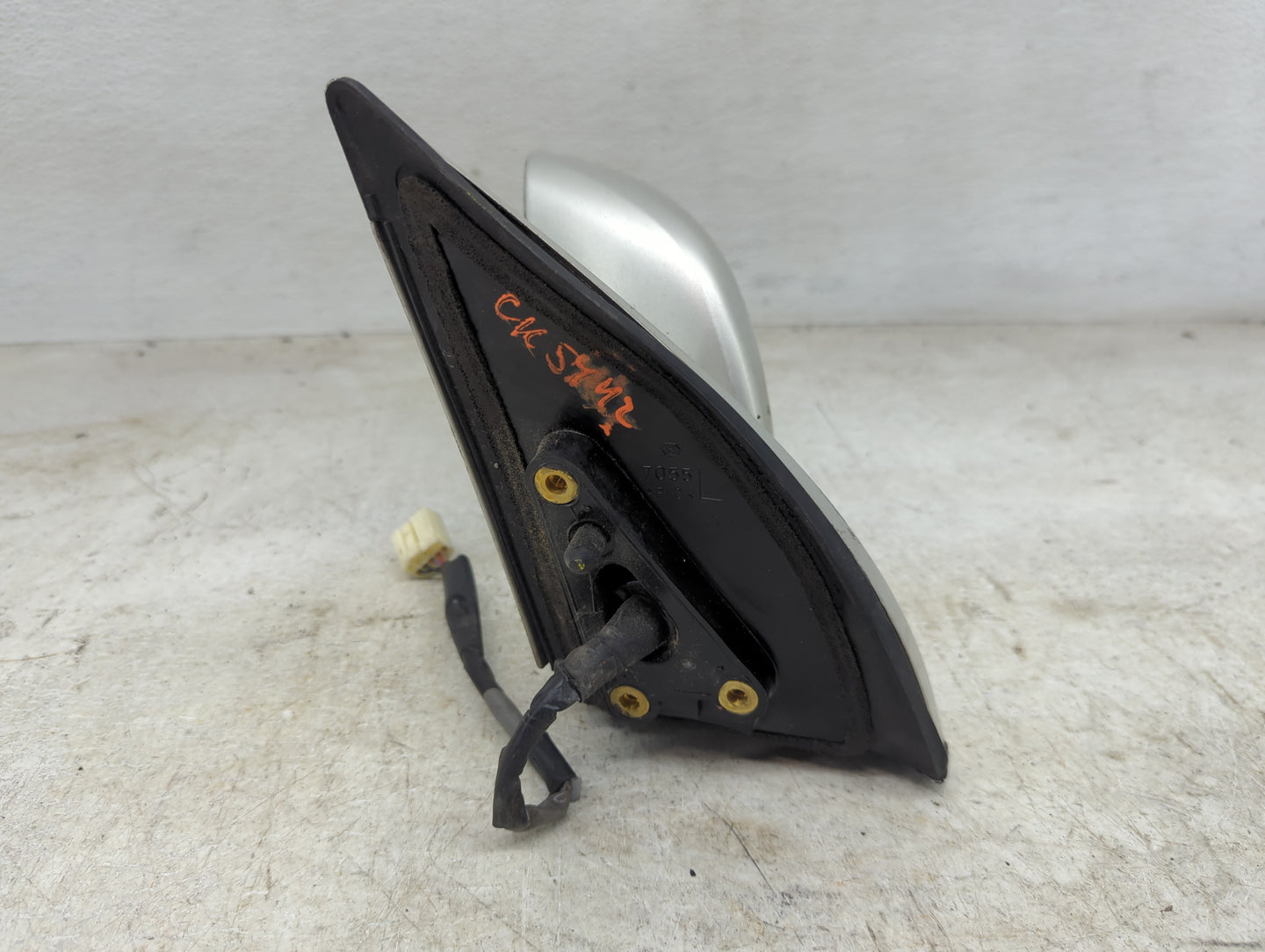 2001-2007 Toyota Highlander Driver Side View Mirror - Left Door Mirror OEM Used - Oemusedautoparts1.com