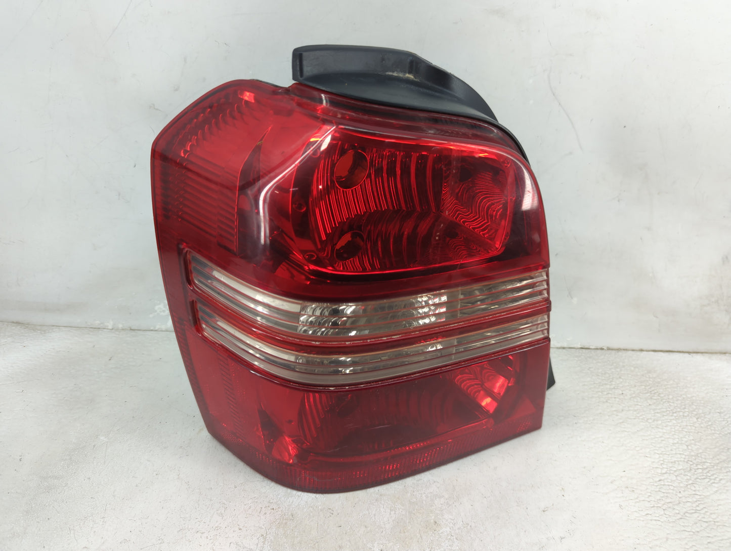 2001-2003 Toyota Highlander Tail Light Assembly Passenger Right OEM P/N:48-26 Fits Fits 2001 2002 2003 OEM Used Auto Parts -