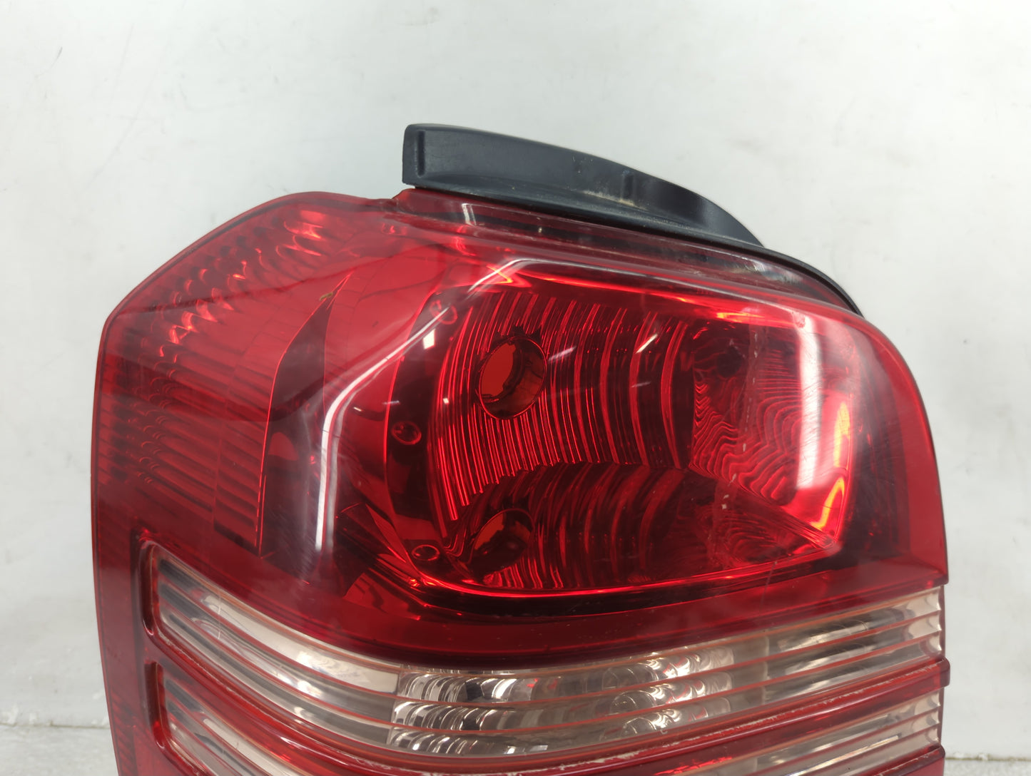 2001-2003 Toyota Highlander Tail Light Assembly Passenger Right OEM P/N:48-26 Fits Fits 2001 2002 2003 OEM Used Auto Parts -