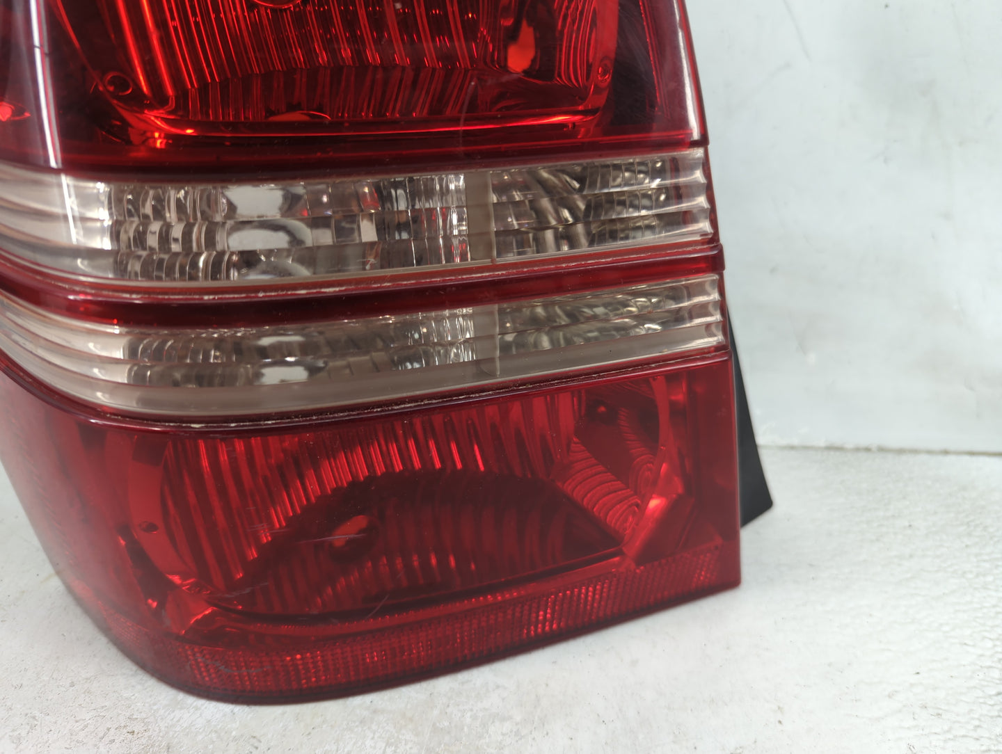 2001-2003 Toyota Highlander Tail Light Assembly Passenger Right OEM P/N:48-26 Fits Fits 2001 2002 2003 OEM Used Auto Parts -