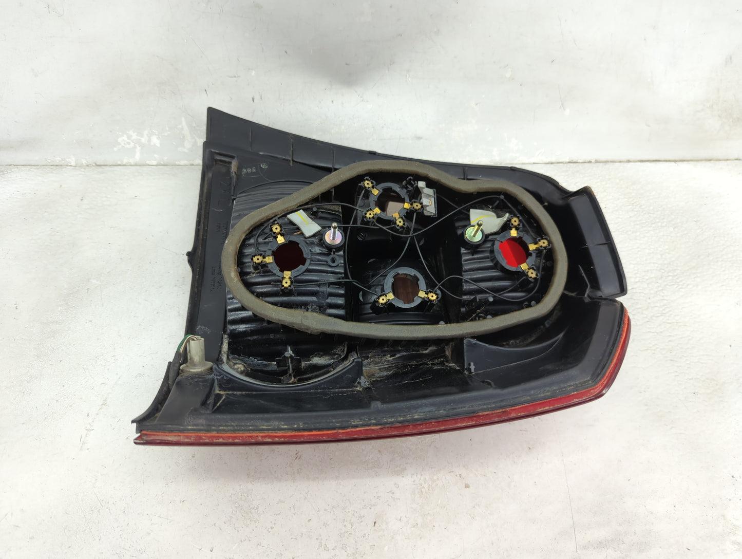 2001-2003 Toyota Highlander Tail Light Assembly Passenger Right OEM P/N:48-26 Fits Fits 2001 2002 2003 OEM Used Auto Parts -