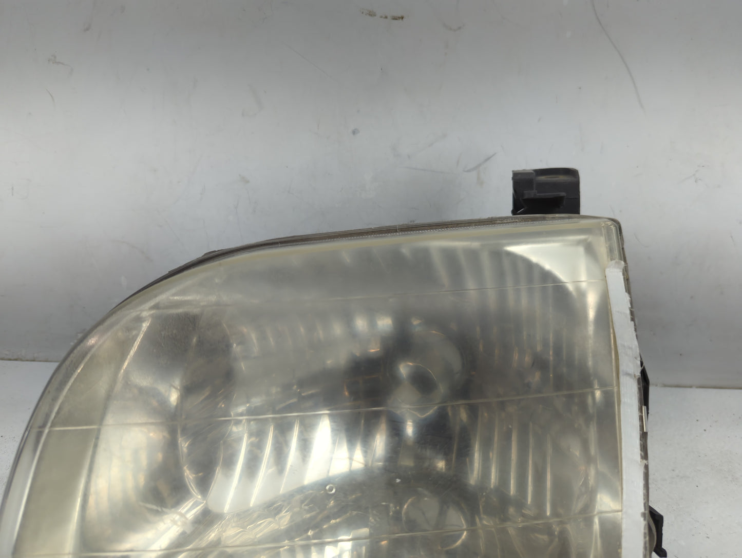 2001-2004 Toyota Sequoia Driver Left Oem Head Light Headlight Lamp - Oemusedautoparts1.com