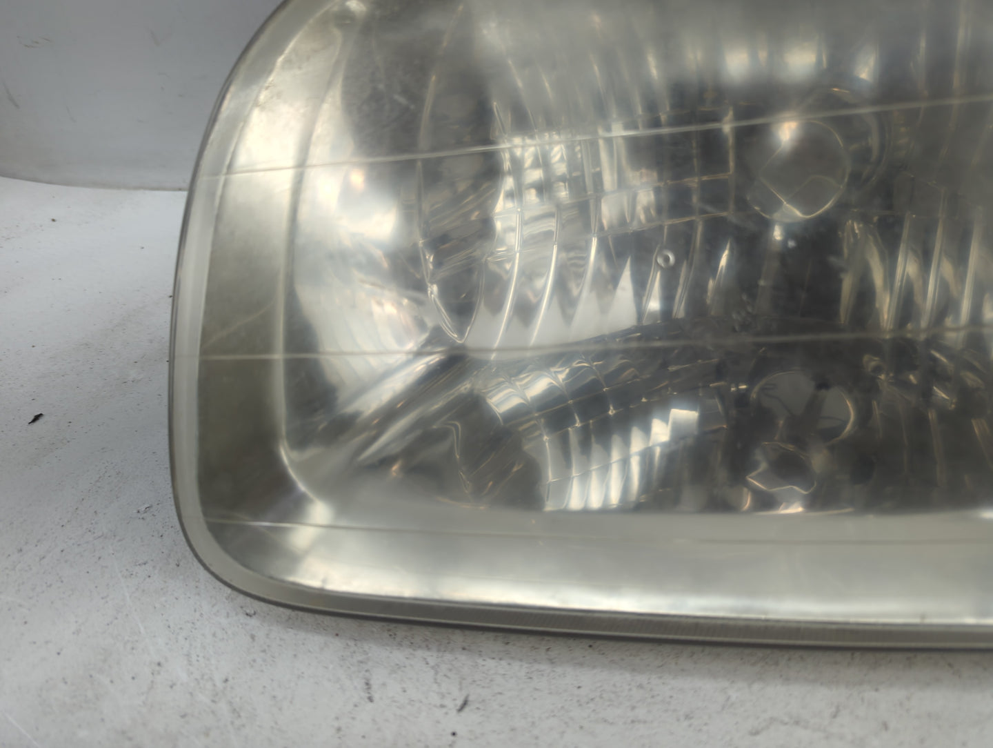 2001-2004 Toyota Sequoia Driver Left Oem Head Light Headlight Lamp - Oemusedautoparts1.com