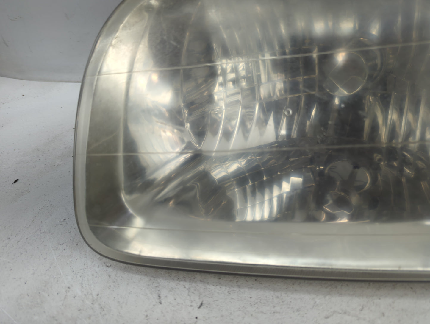 2001-2004 Toyota Sequoia Driver Left Oem Head Light Headlight Lamp - Oemusedautoparts1.com