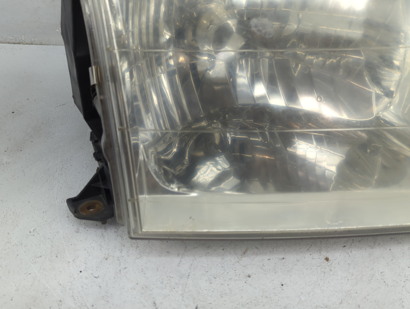 2001-2004 Toyota Sequoia Passenger Right Oem Head Light Headlight Lamp - Oemusedautoparts1.com