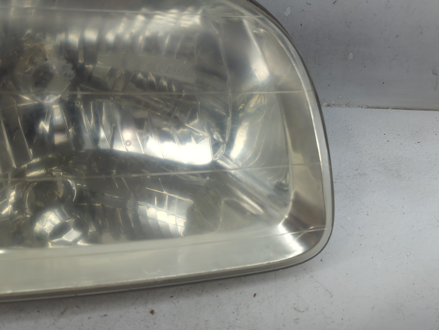 2001-2004 Toyota Sequoia Passenger Right Oem Head Light Headlight Lamp - Oemusedautoparts1.com