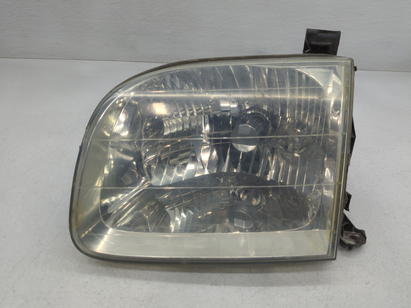2001-2004 Toyota Sequoia Driver Left Oem Head Light Headlight Lamp - Oemusedautoparts1.com