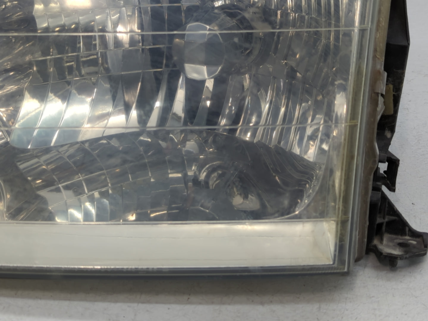 2001-2004 Toyota Sequoia Driver Left Oem Head Light Headlight Lamp - Oemusedautoparts1.com