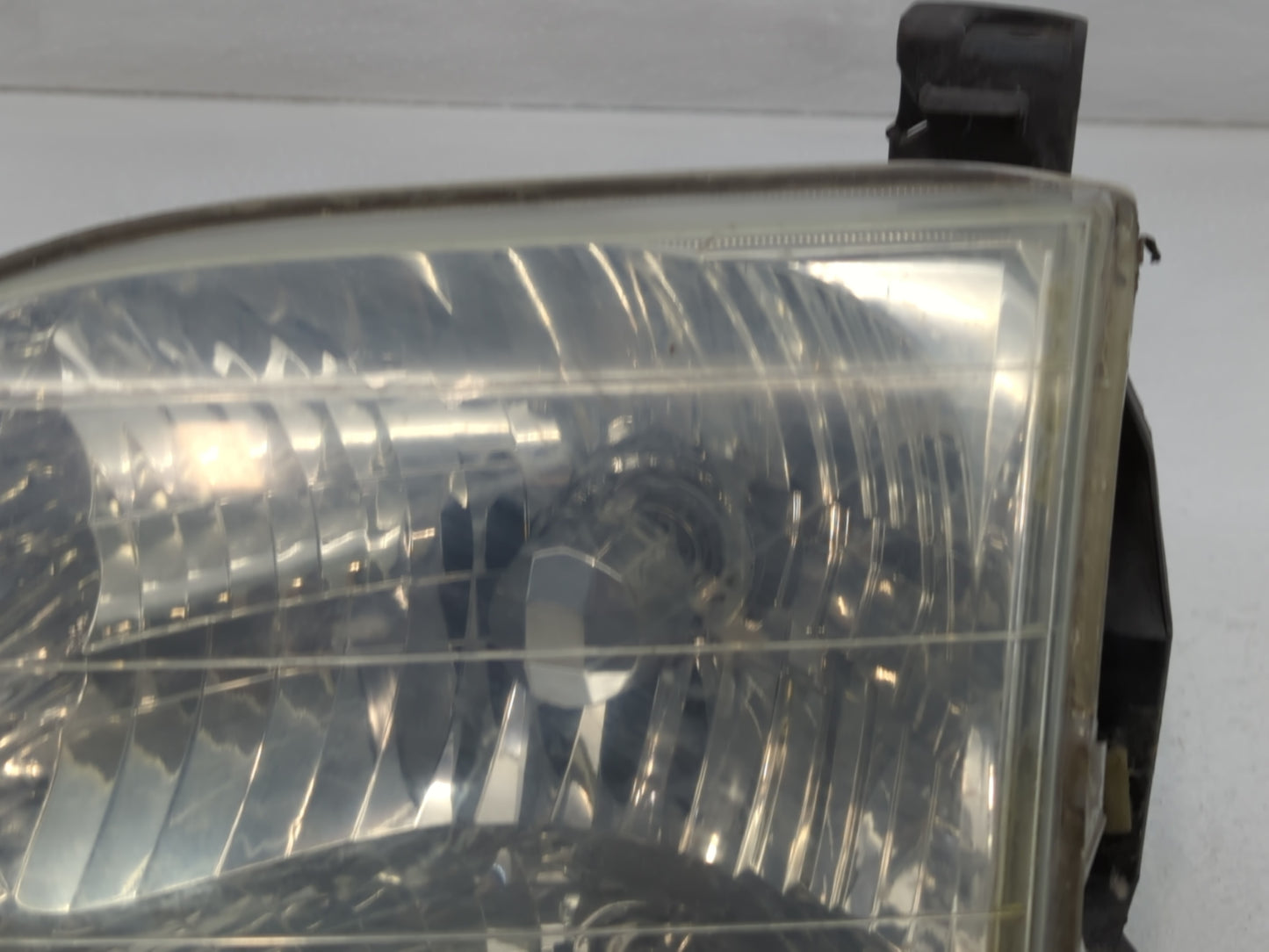 2001-2004 Toyota Sequoia Driver Left Oem Head Light Headlight Lamp - Oemusedautoparts1.com