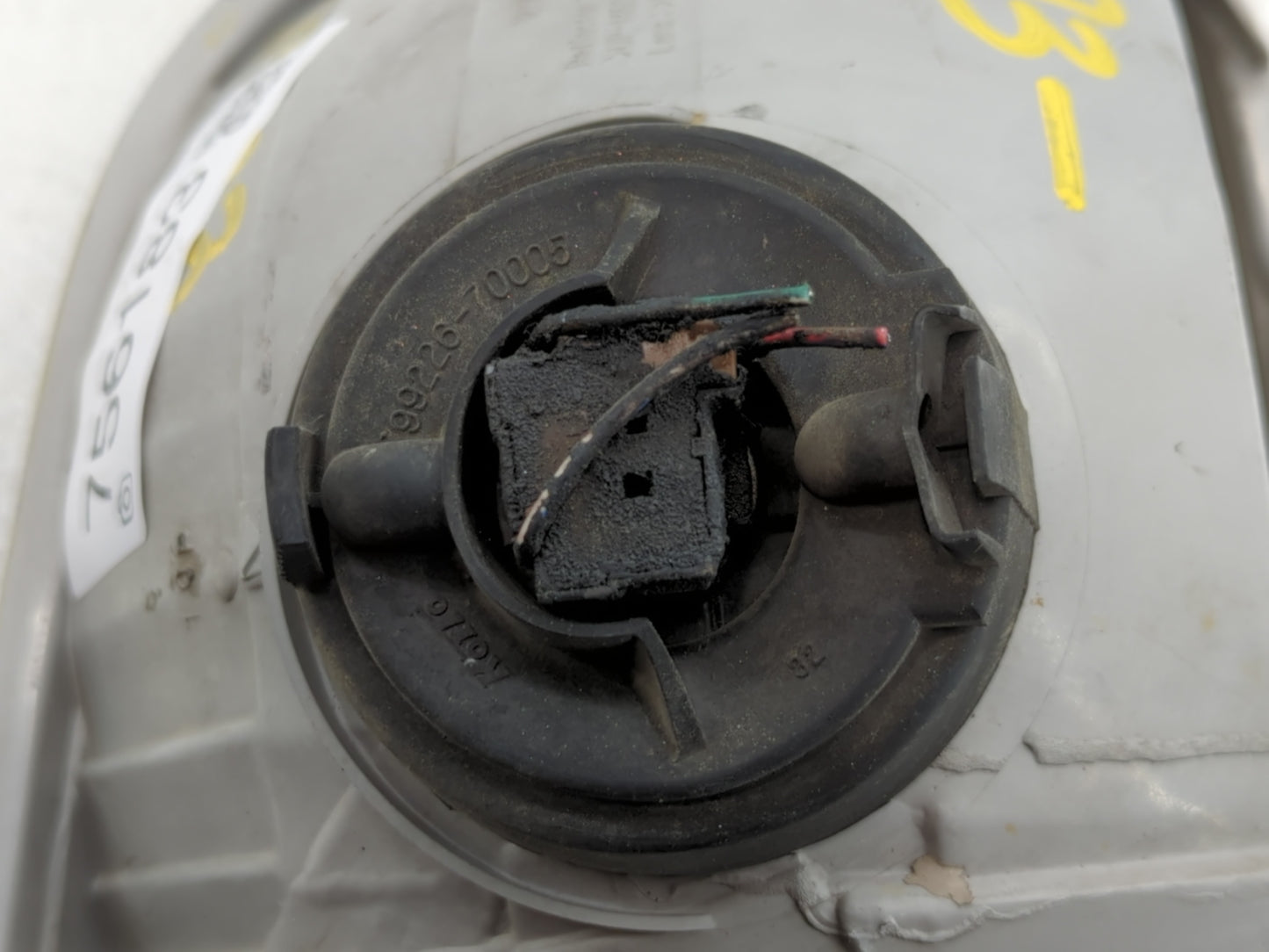 2001-2004 Toyota Sequoia Driver Left Oem Head Light Headlight Lamp - Oemusedautoparts1.com