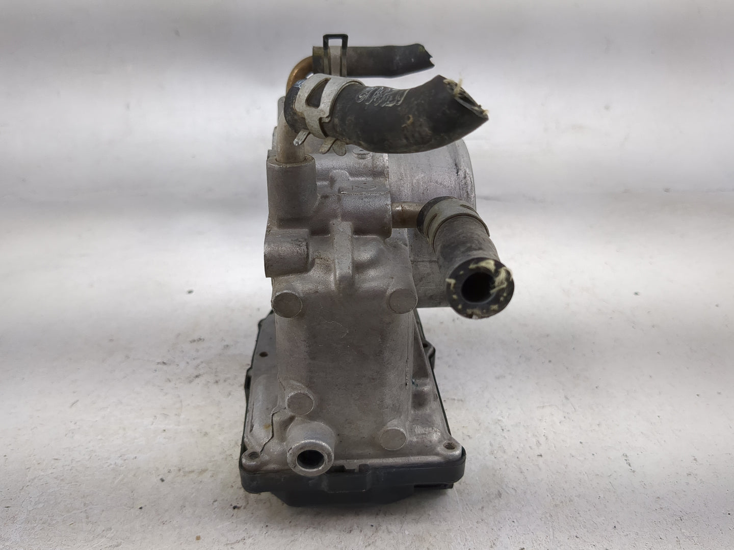 2002-2003 Toyota Solara Throttle Body P/N:22030-0H010 Fits Fits 2002 2003 OEM Used Auto Parts - Oemusedautoparts1.com