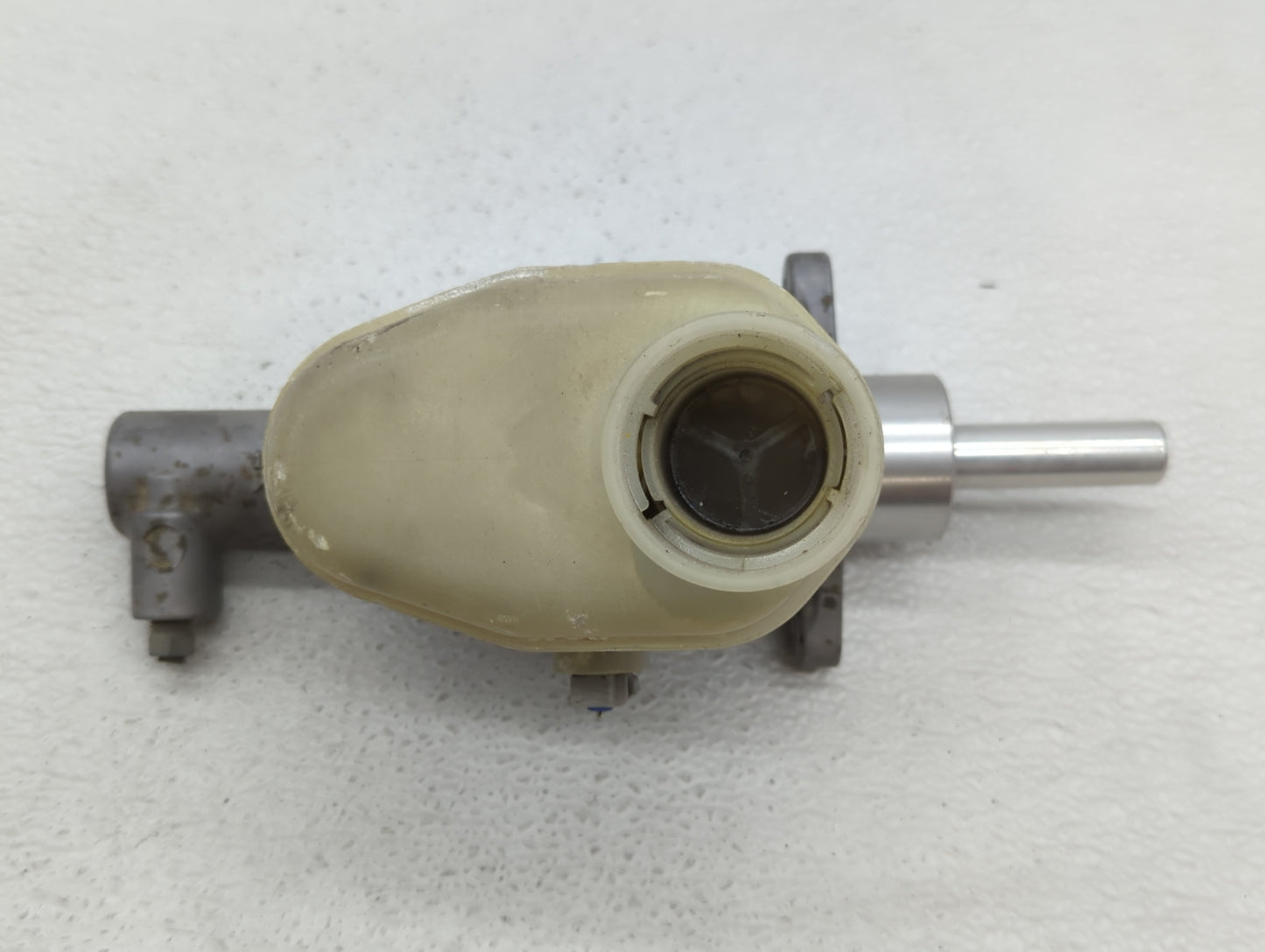 2001-2004 Toyota Tacoma Brake Master Cylinder - Oemusedautoparts1.com