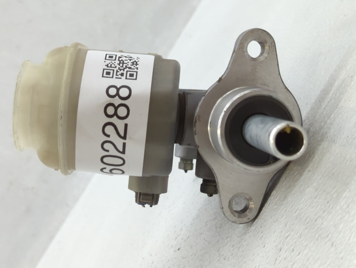2001-2004 Toyota Tacoma Brake Master Cylinder - Oemusedautoparts1.com