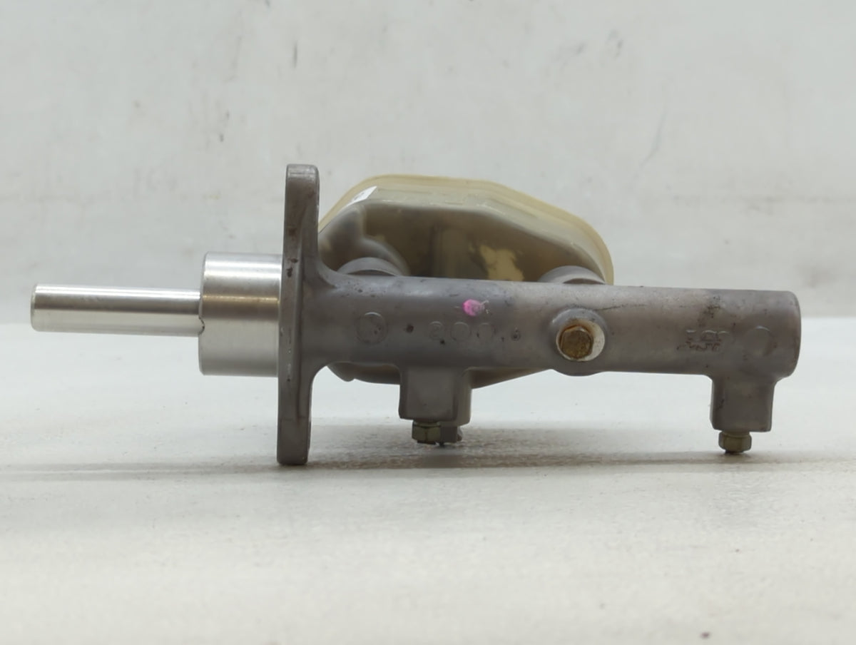 2001-2004 Toyota Tacoma Brake Master Cylinder - Oemusedautoparts1.com