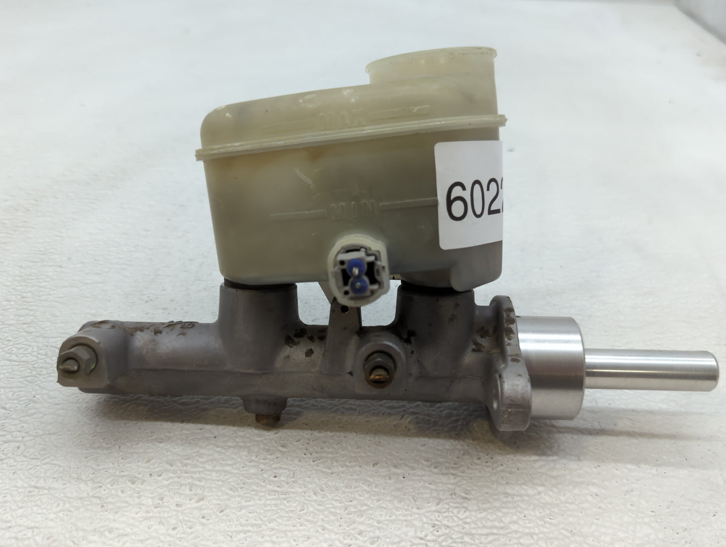 2001-2004 Toyota Tacoma Brake Master Cylinder - Oemusedautoparts1.com