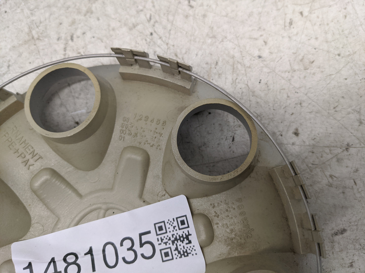 2003 Toyota Tundra Center Cap Oem Silver - Oemusedautoparts1.com