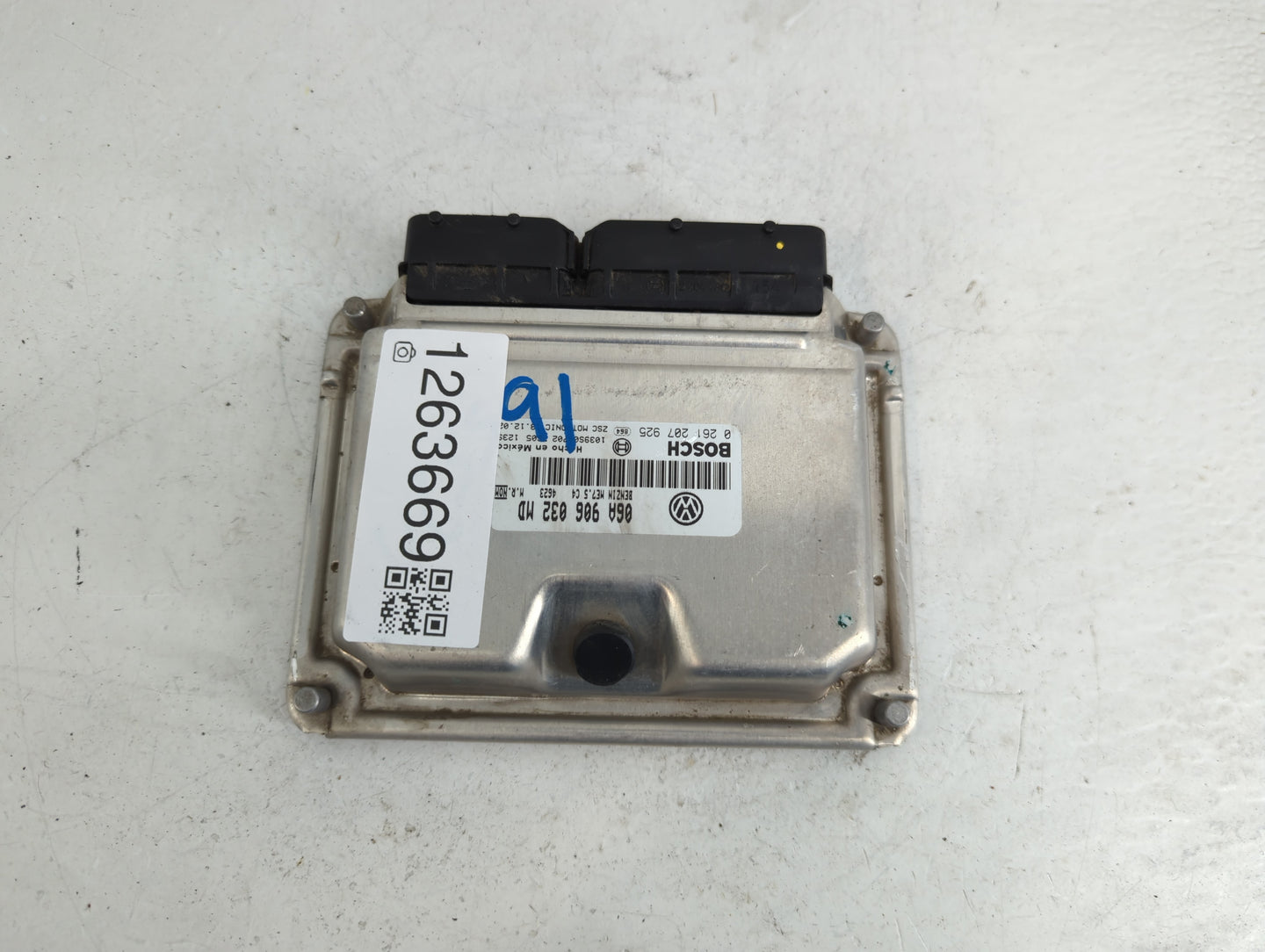 2003 Volkswagen Golf PCM Engine Control Computer ECU ECM PCU OEM P/N:06A 906 032 MD Fits Fits 2004 OEM Used Auto Parts - Oem