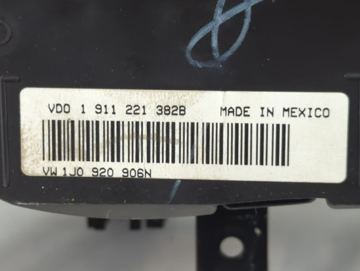 2003 Volkswagen Jetta Instrument Cluster Speedometer Gauges P/N:VD0 1 911 221 382B Miles: Fits OEM Used Auto Parts - Oemused