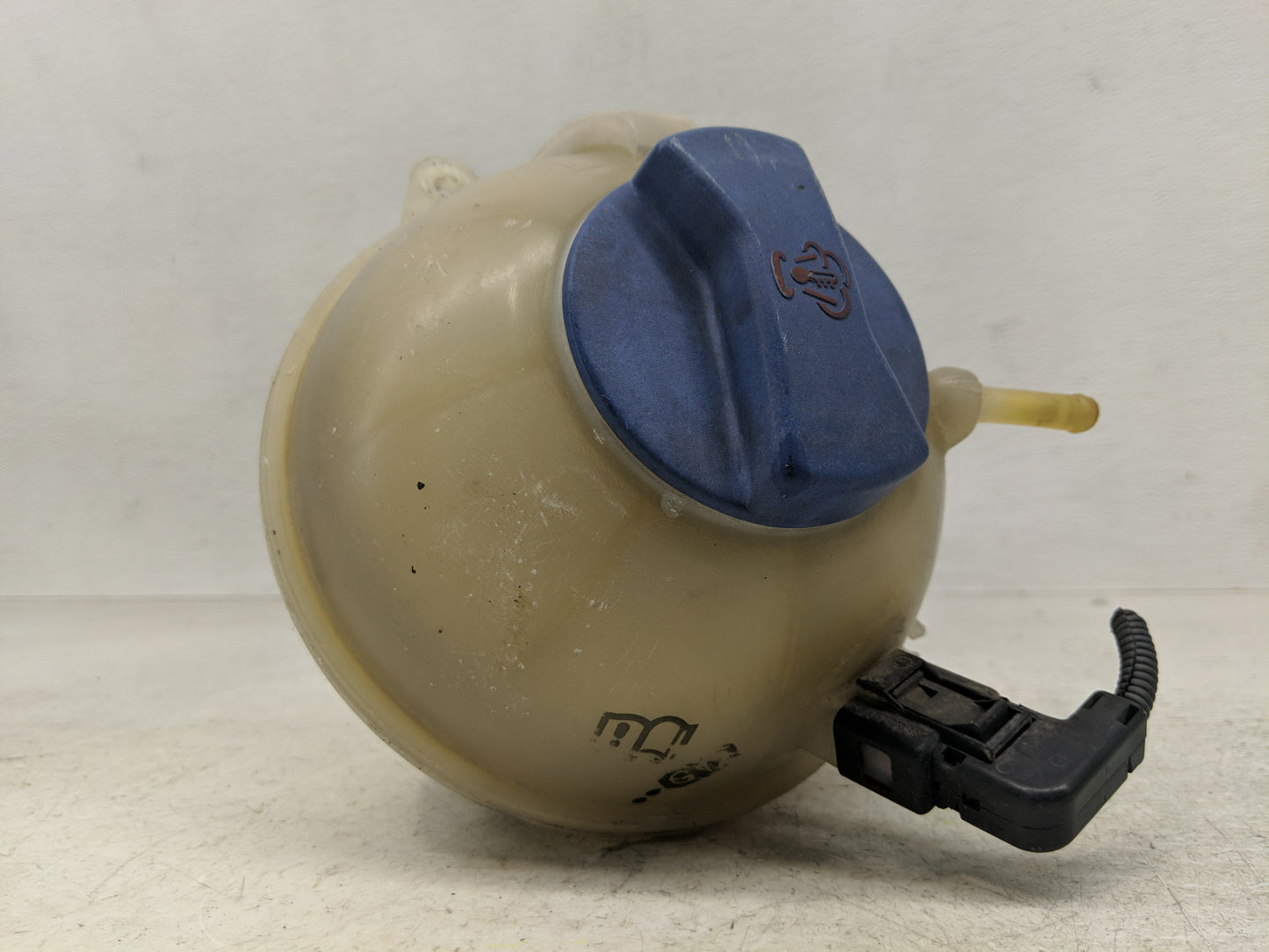 2000-2007 Volkswagen Jetta Windshield Washer Fluid Reservoir Bottle Oem - Oemusedautoparts1.com