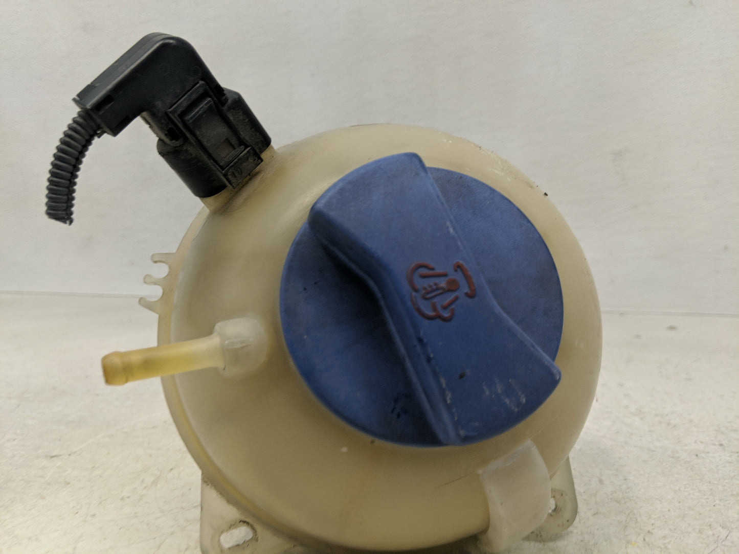 2000-2007 Volkswagen Jetta Windshield Washer Fluid Reservoir Bottle Oem - Oemusedautoparts1.com