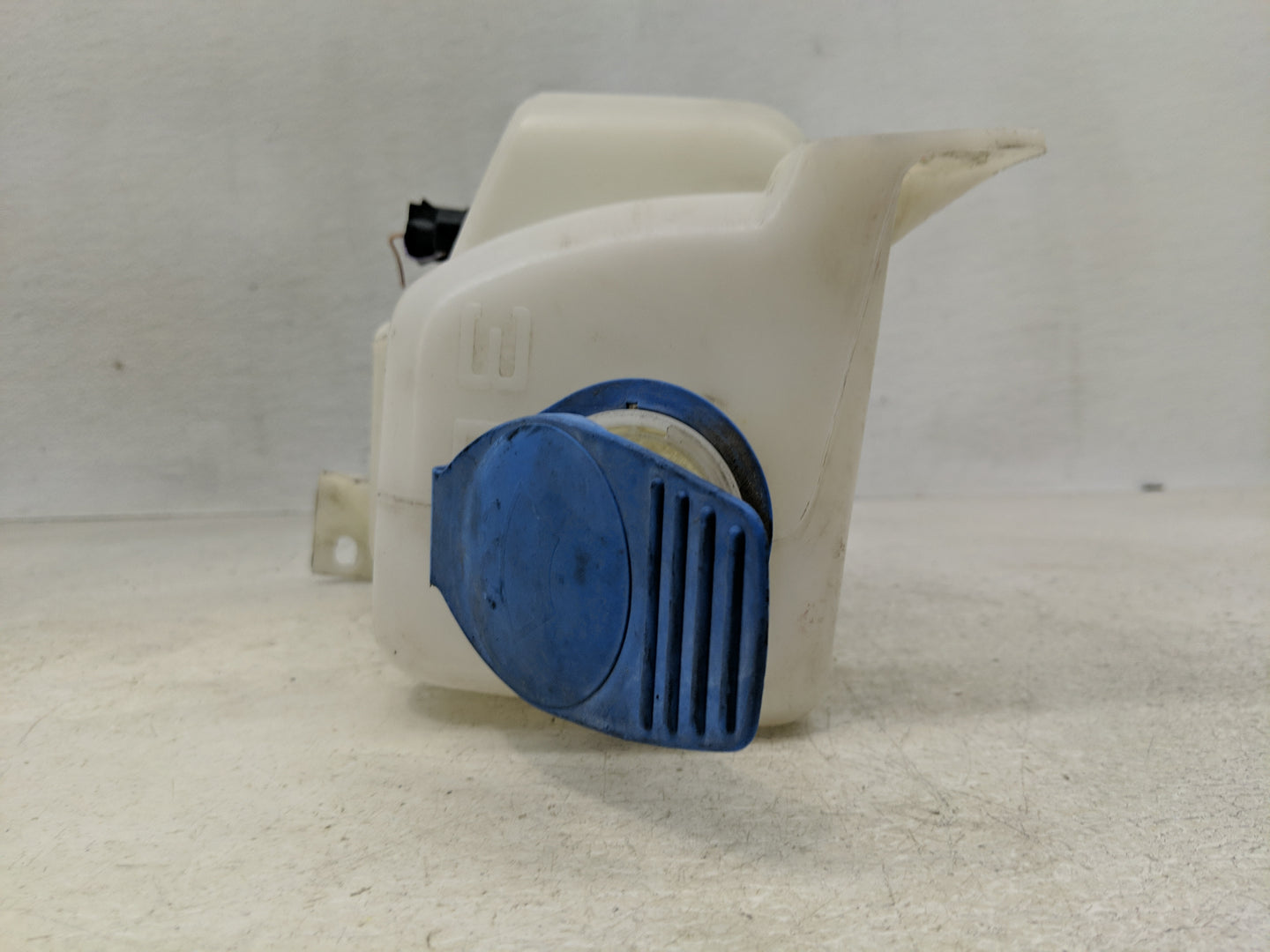 2000-2007 Volkswagen Jetta Windshield Washer Fluid Reservoir Bottle Oem - Oemusedautoparts1.com