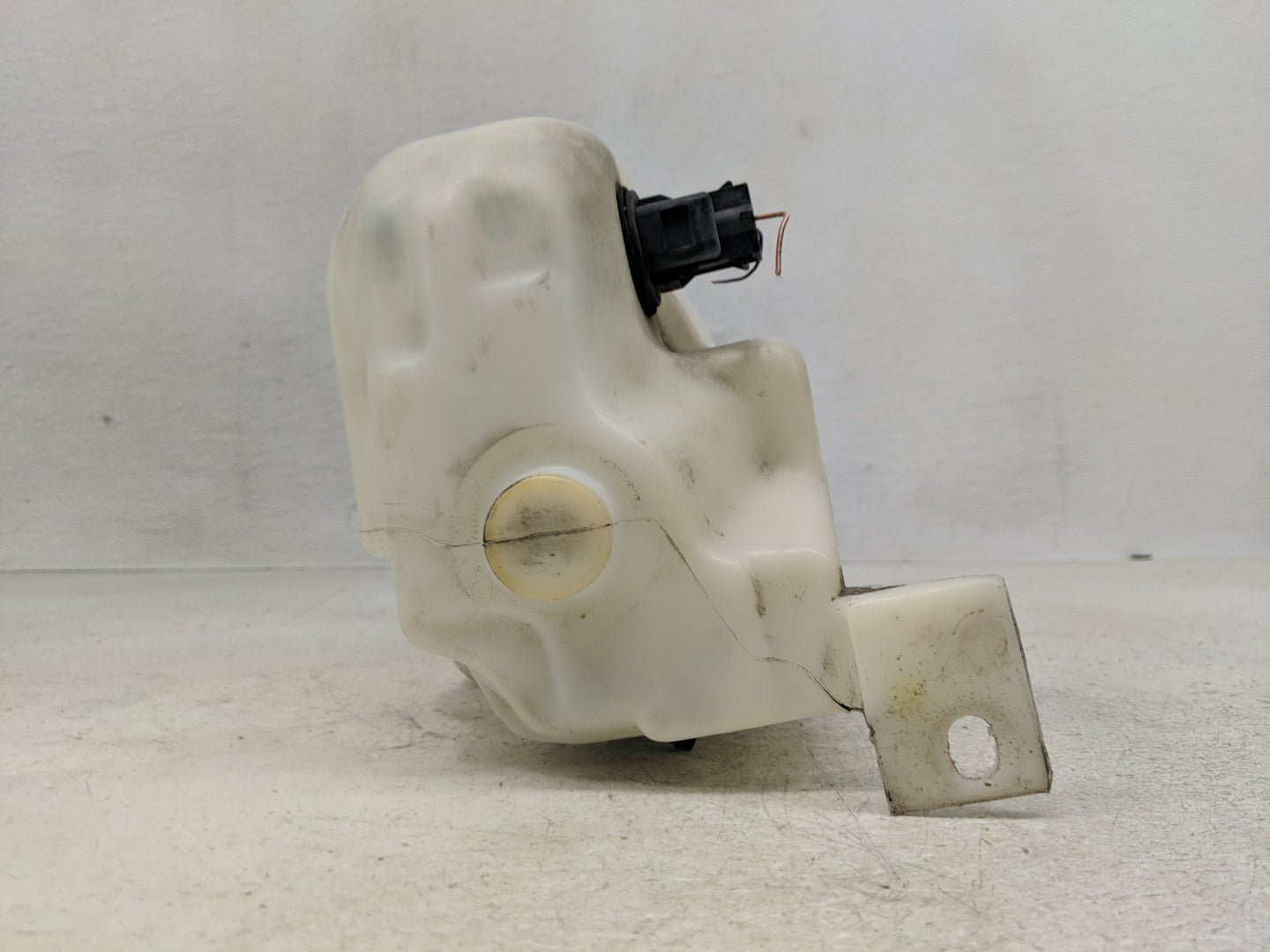 2000-2007 Volkswagen Jetta Windshield Washer Fluid Reservoir Bottle Oem - Oemusedautoparts1.com