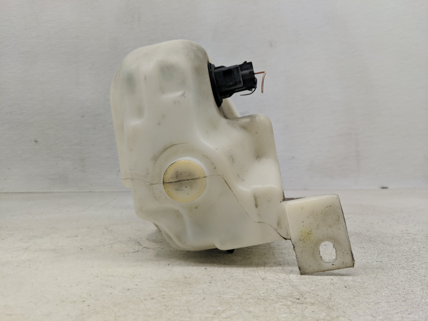 2000-2007 Volkswagen Jetta Windshield Washer Fluid Reservoir Bottle Oem - Oemusedautoparts1.com