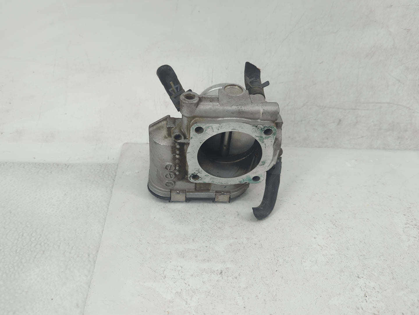 2001-2005 Volkswagen Jetta Throttle Body P/N:06A 133 062 D Fits Fits 2000 2001 2002 2003 2004 2005 2006 2007 OEM Used Auto P