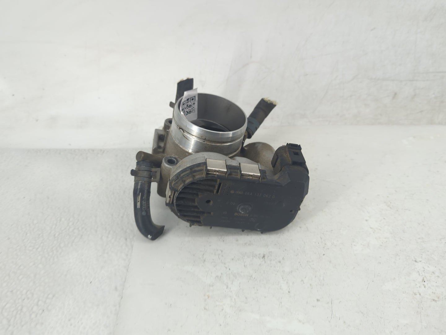 2001-2005 Volkswagen Jetta Throttle Body P/N:06A 133 062 D Fits Fits 2000 2001 2002 2003 2004 2005 2006 2007 OEM Used Auto P