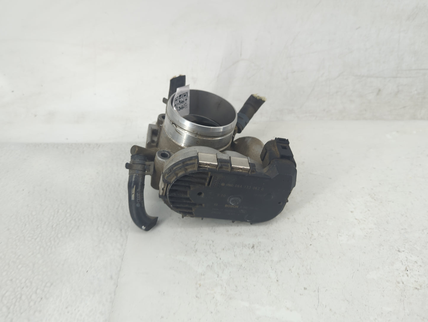 2001-2005 Volkswagen Jetta Throttle Body P/N:06A 133 062 D Fits Fits 2000 2001 2002 2003 2004 2005 2006 2007 OEM Used Auto P