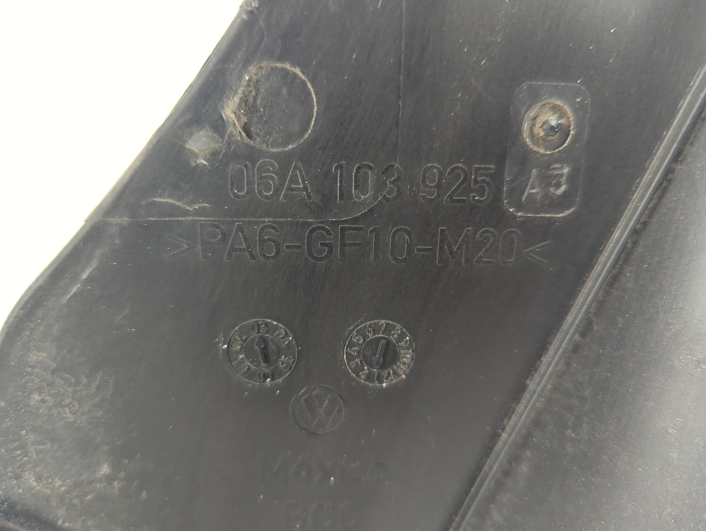 2003 Volkswagen Jetta Engine Cover - Oemusedautoparts1.com