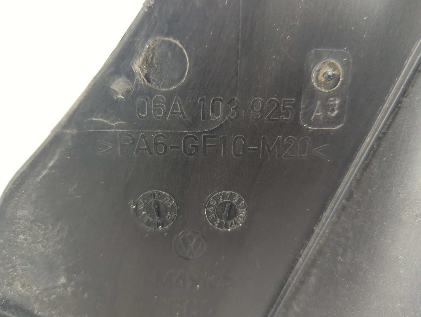 2003 Volkswagen Jetta Engine Cover - Oemusedautoparts1.com