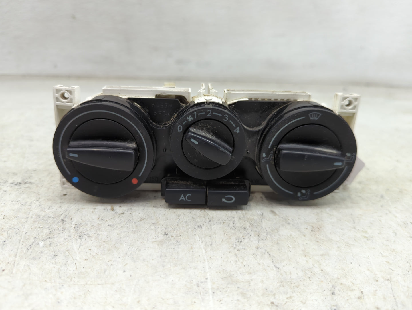 2003 Volkswagen Jetta Climate Control Module Temperature AC/Heater Replacement P/N:1J0820045F Fits OEM Used Auto Parts - Oem