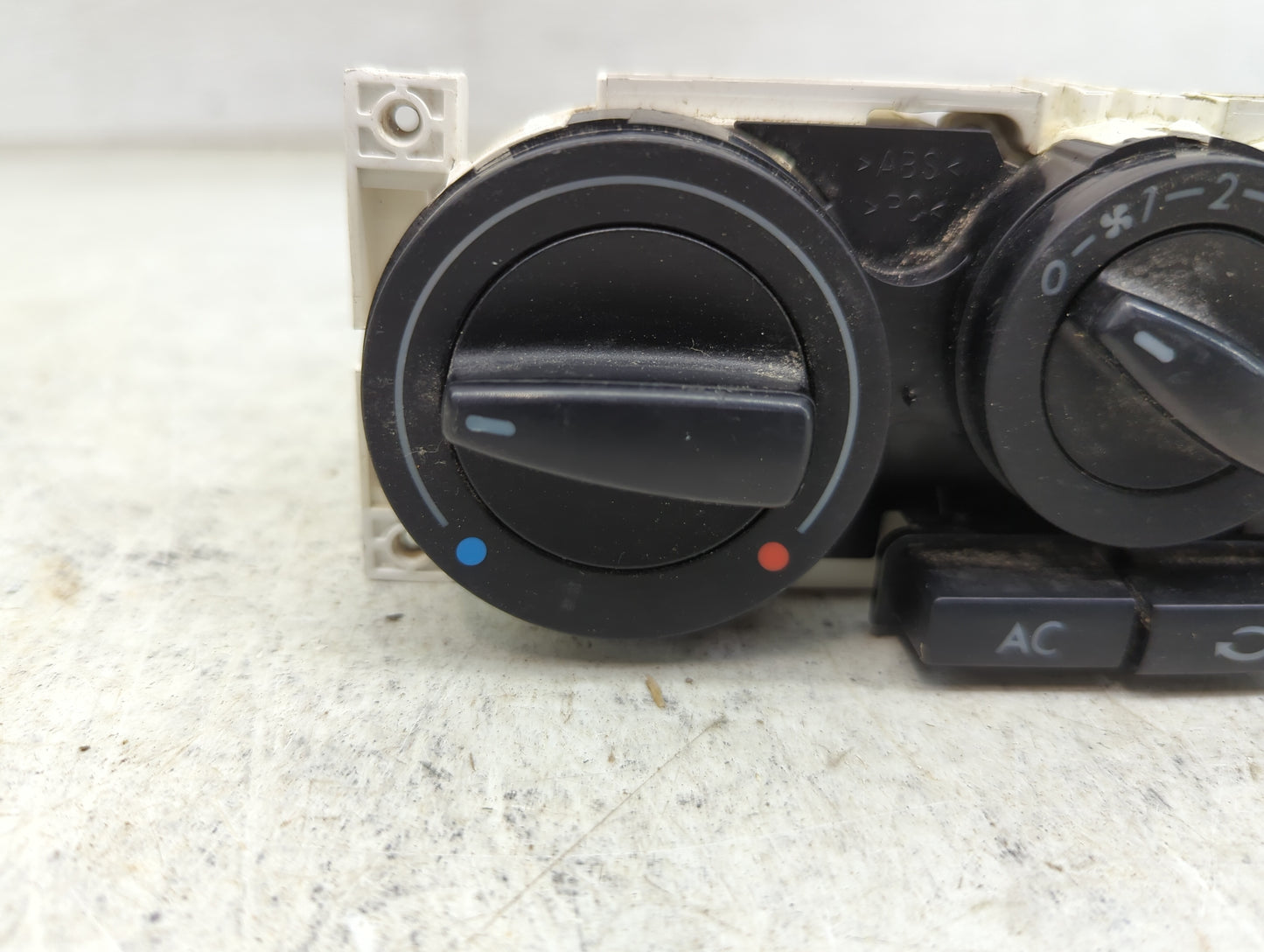 2003 Volkswagen Jetta Climate Control Module Temperature AC/Heater Replacement P/N:1J0820045F Fits OEM Used Auto Parts - Oem