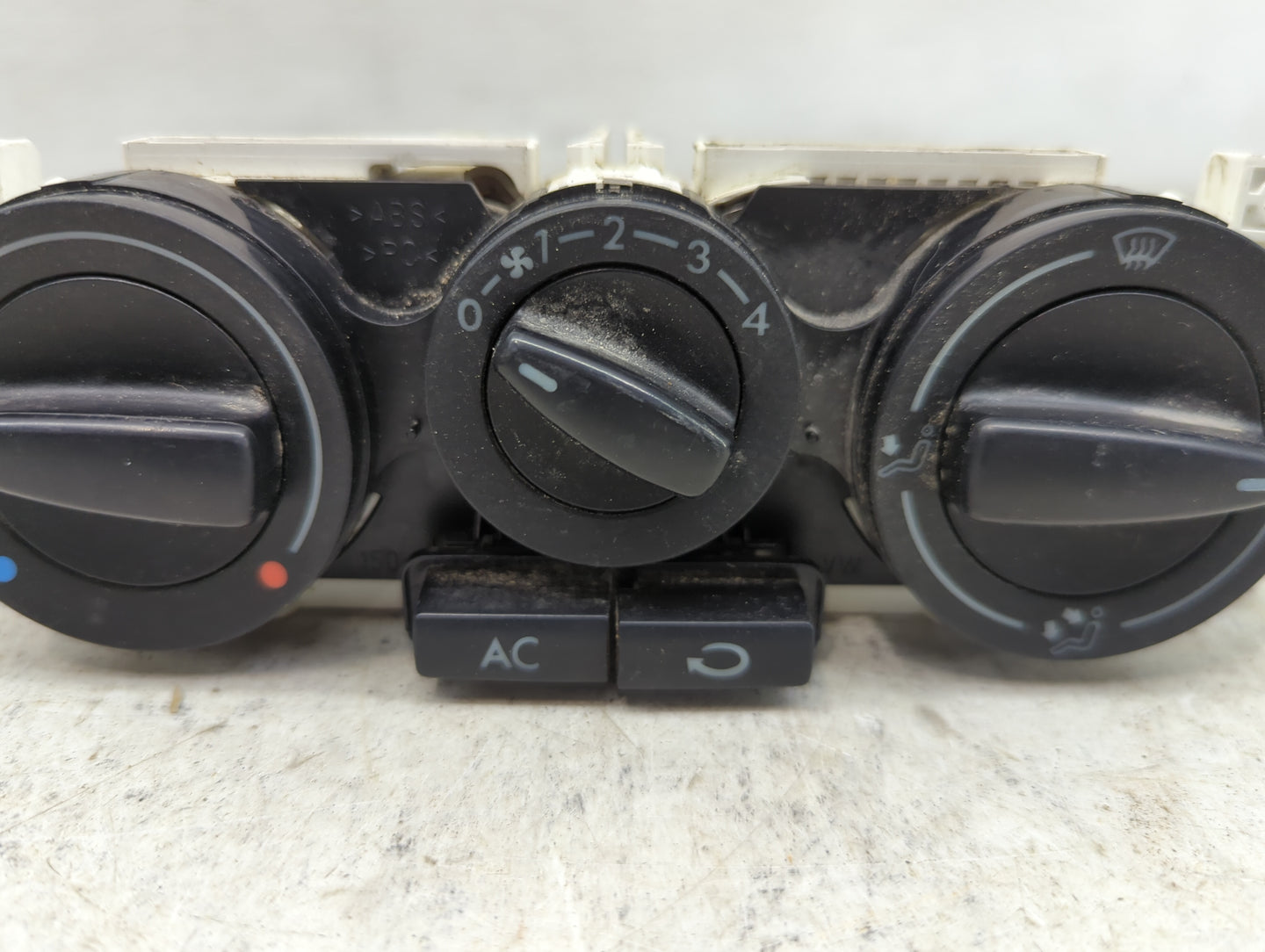 2003 Volkswagen Jetta Climate Control Module Temperature AC/Heater Replacement P/N:1J0820045F Fits OEM Used Auto Parts - Oem