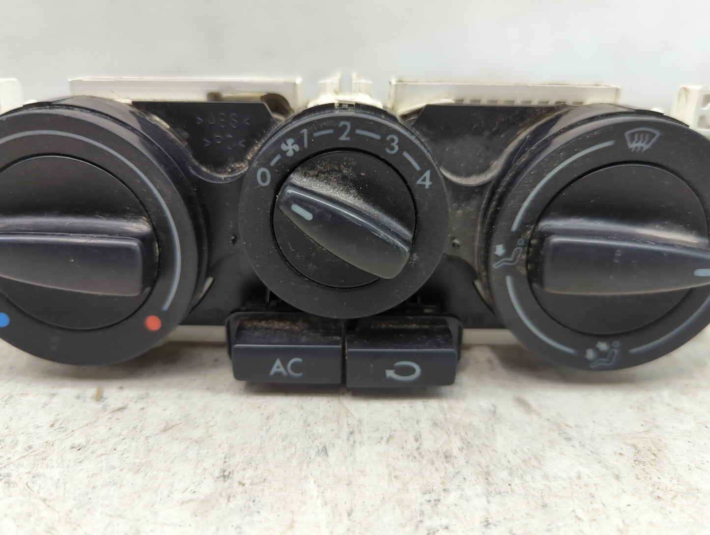 2003 Volkswagen Jetta Climate Control Module Temperature AC/Heater Replacement P/N:1J0820045F Fits OEM Used Auto Parts - Oem