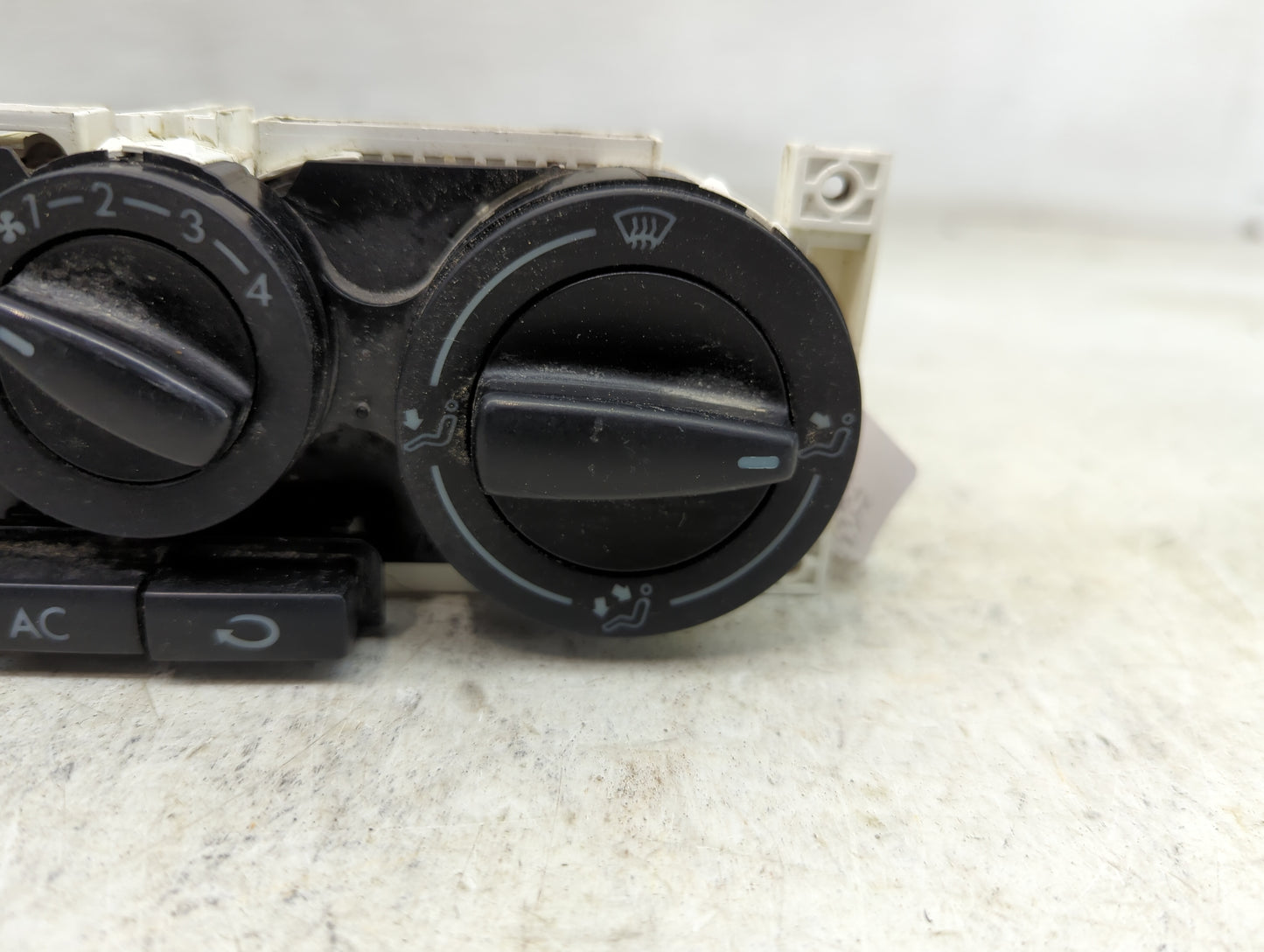 2003 Volkswagen Jetta Climate Control Module Temperature AC/Heater Replacement P/N:1J0820045F Fits OEM Used Auto Parts - Oem