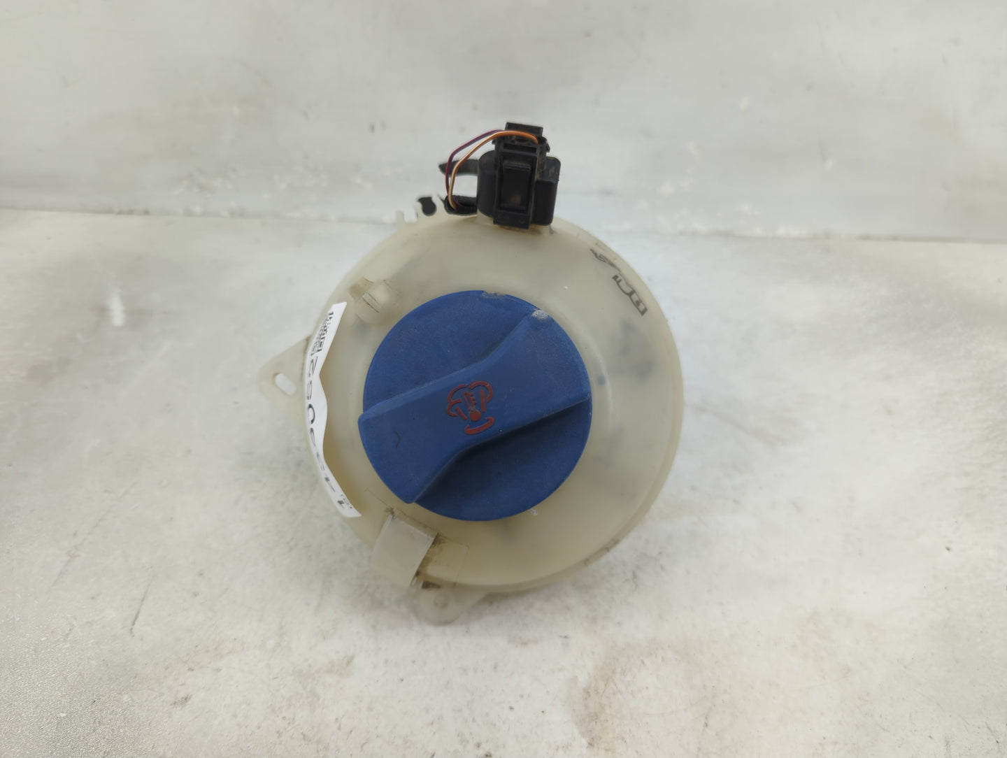 2000 Volkswagen Jetta Radiator Coolant Overflow Expansion Tank Bottle 1433352 - Oemusedautoparts1.com