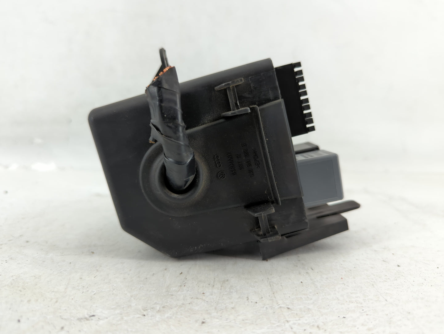 2002-2004 Volkswagen Jetta Fusebox Fuse Box Panel Relay Module P/N:1J0 941 389 B Fits Fits 2002 2003 2004 OEM Used Auto Part