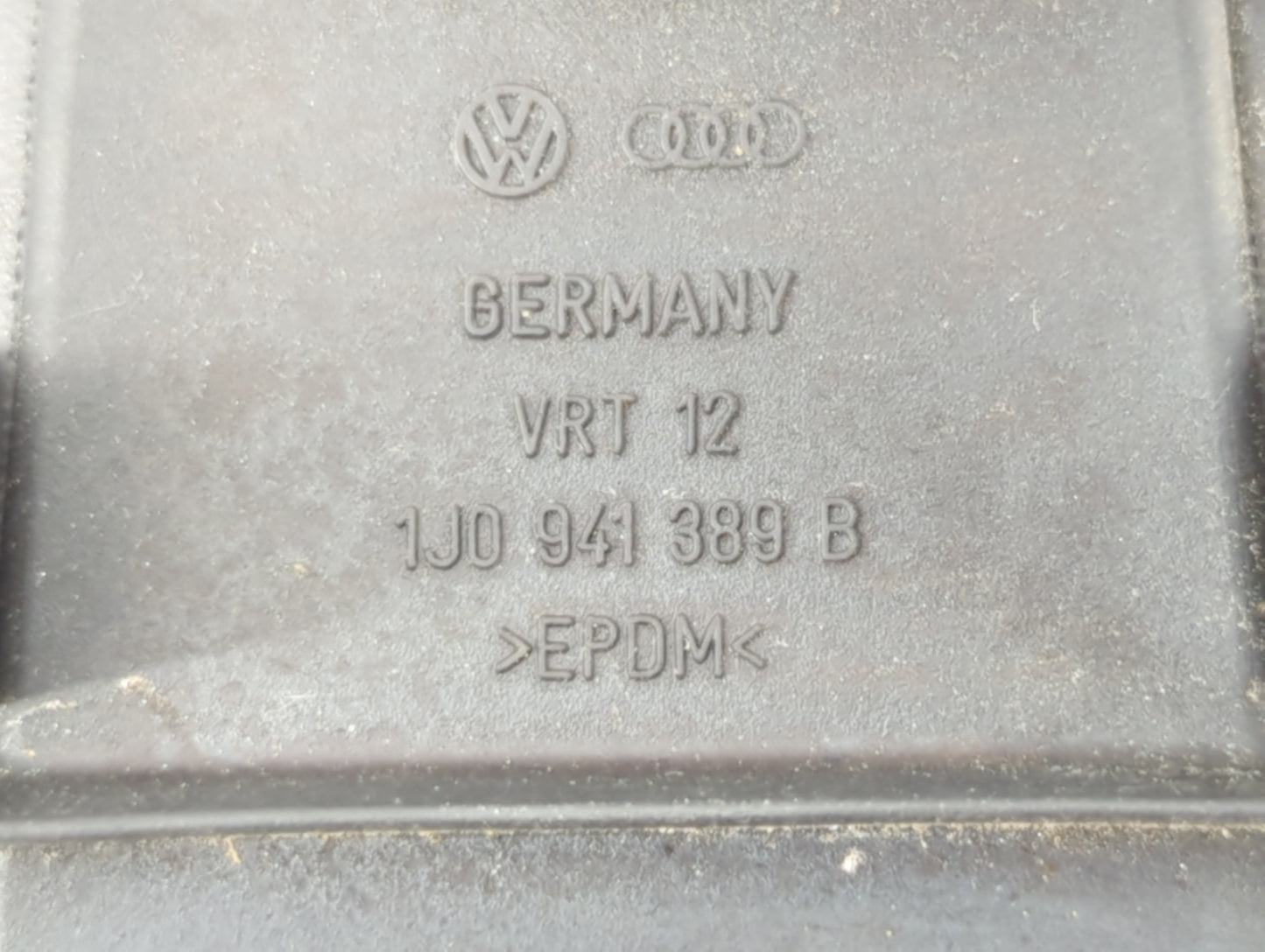 2002-2004 Volkswagen Jetta Fusebox Fuse Box Panel Relay Module P/N:1J0 941 389 B Fits Fits 2002 2003 2004 OEM Used Auto Part