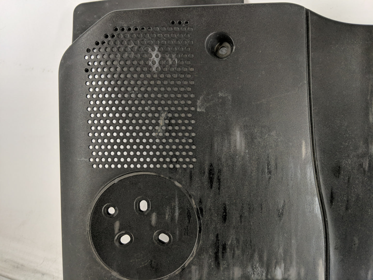 2003 Volkswagen Passat Engine Cover - Oemusedautoparts1.com